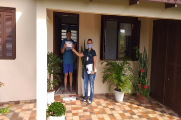 Foto - Máscaras entregues: População elogia iniciativa da Administração Municipal