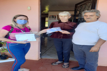 Foto - Máscaras entregues: População elogia iniciativa da Administração Municipal