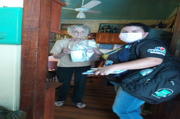 Foto - Máscaras entregues: População elogia iniciativa da Administração Municipal