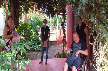 Foto - Máscaras entregues: População elogia iniciativa da Administração Municipal