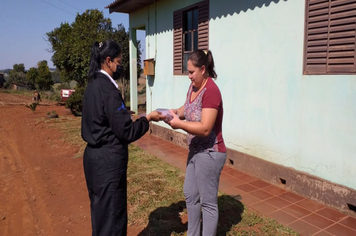 Foto - Máscaras entregues: População elogia iniciativa da Administração Municipal