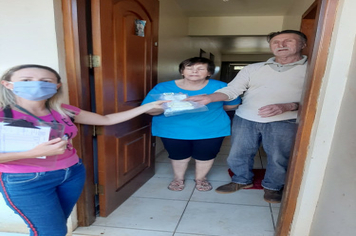 Foto - Máscaras entregues: População elogia iniciativa da Administração Municipal