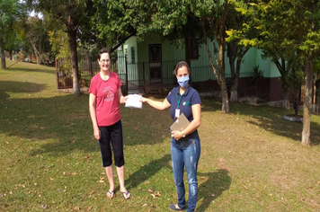 Foto - Máscaras entregues: População elogia iniciativa da Administração Municipal