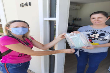 Foto - Máscaras entregues: População elogia iniciativa da Administração Municipal
