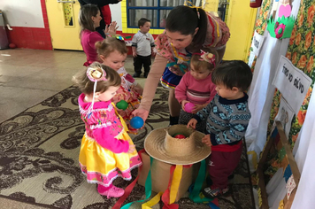Foto - Muita festança no arraiá da EMEI Maria Schuster