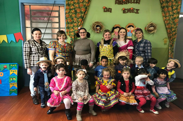 Foto - Muita festança no arraiá da EMEI Maria Schuster