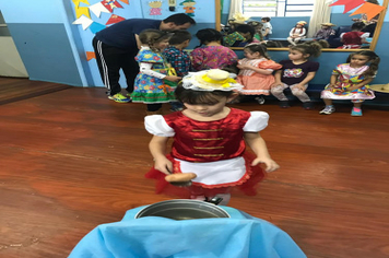 Foto - Muita festança no arraiá da EMEI Maria Schuster