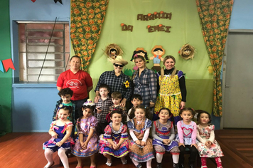 Foto - Muita festança no arraiá da EMEI Maria Schuster