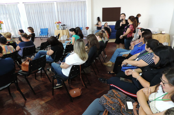 Foto - Mulheres são homenageadas pela administração em worckshop motivacional