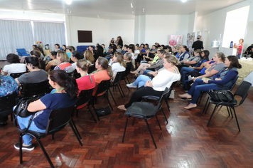 Foto - Mulheres são homenageadas pela administração em worckshop motivacional