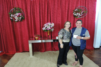 Foto - Mulheres são homenageadas pela administração em worckshop motivacional