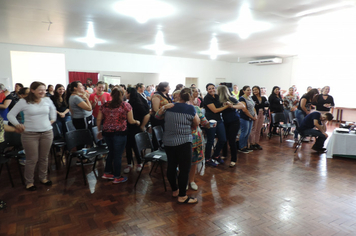 Foto - Mulheres são homenageadas pela administração em worckshop motivacional