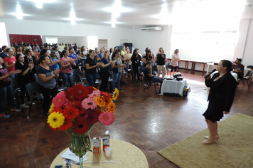 Foto - Mulheres são homenageadas pela administração em worckshop motivacional