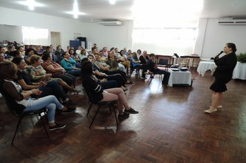 Foto - Mulheres são homenageadas pela administração em worckshop motivacional