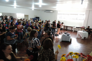 Foto - Mulheres são homenageadas pela administração em worckshop motivacional