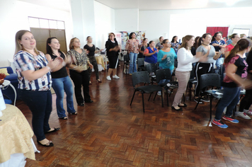 Foto - Mulheres são homenageadas pela administração em worckshop motivacional