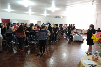 Foto - Mulheres são homenageadas pela administração em worckshop motivacional