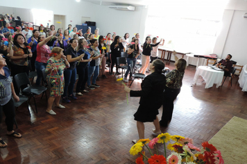Foto - Mulheres são homenageadas pela administração em worckshop motivacional