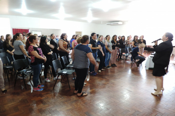 Foto - Mulheres são homenageadas pela administração em worckshop motivacional