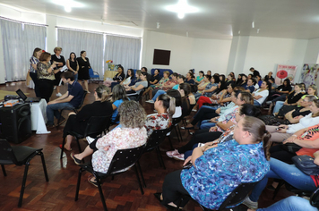 Foto - Mulheres são homenageadas pela administração em worckshop motivacional