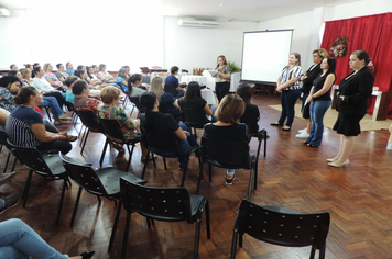 Foto - Mulheres são homenageadas pela administração em worckshop motivacional
