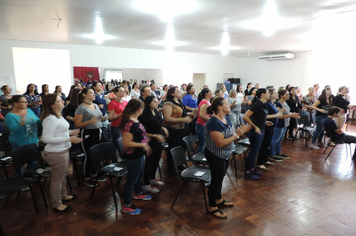 Foto - Mulheres são homenageadas pela administração em worckshop motivacional