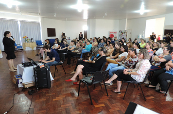 Foto - Mulheres são homenageadas pela administração em worckshop motivacional