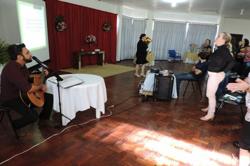 Foto - Mulheres são homenageadas pela administração em worckshop motivacional