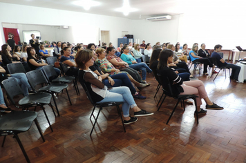 Foto - Mulheres são homenageadas pela administração em worckshop motivacional