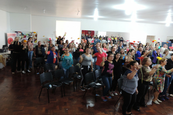 Foto - Mulheres são homenageadas pela administração em worckshop motivacional