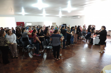 Foto - Mulheres são homenageadas pela administração em worckshop motivacional