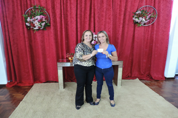 Foto - Mulheres são homenageadas pela administração em worckshop motivacional