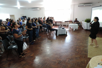 Foto - Mulheres são homenageadas pela administração em worckshop motivacional
