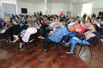 Foto - Mulheres são homenageadas pela administração em worckshop motivacional