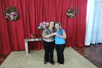 Foto - Mulheres são homenageadas pela administração em worckshop motivacional