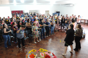 Foto - Mulheres são homenageadas pela administração em worckshop motivacional