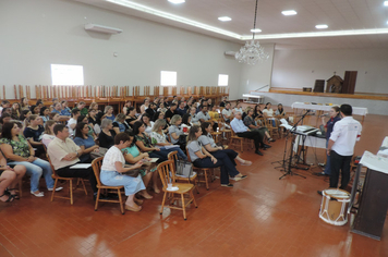 Foto - Palestra, Conhecimentos práticos da BNCC por meio da música abre Ano Letivo