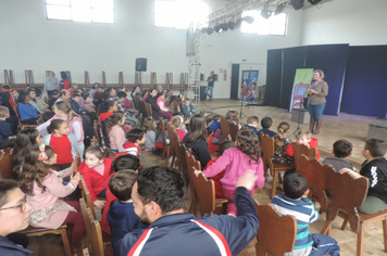 Foto - Parceria entre Administração Municipal e Sesc leva conhecimento aos alunos da rede pública