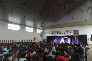 Foto - Parceria entre Administração Municipal e Sesc leva conhecimento aos alunos da rede pública