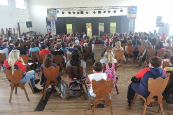 Foto - Parceria entre Administração Municipal e Sesc leva conhecimento aos alunos da rede pública