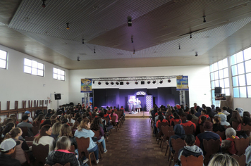 Foto - Parceria entre Administração Municipal e Sesc leva conhecimento aos alunos da rede pública