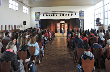 Foto - Parceria entre Administração Municipal e Sesc leva conhecimento aos alunos da rede pública