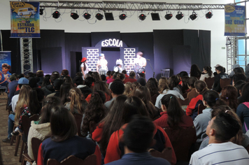 Foto - Parceria entre Administração Municipal e Sesc leva conhecimento aos alunos da rede pública