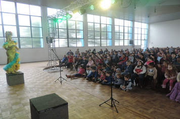 Foto - Parceria entre Administração Municipal e Sesc leva conhecimento aos alunos da rede pública