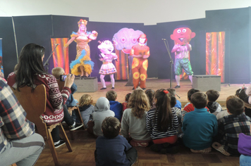 Foto - Parceria entre Administração Municipal e Sesc leva conhecimento aos alunos da rede pública