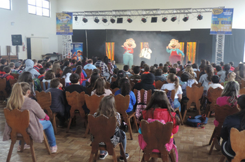 Foto - Parceria entre Administração Municipal e Sesc leva conhecimento aos alunos da rede pública