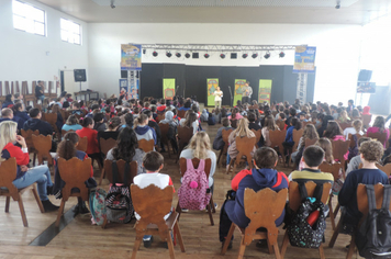 Foto - Parceria entre Administração Municipal e Sesc leva conhecimento aos alunos da rede pública