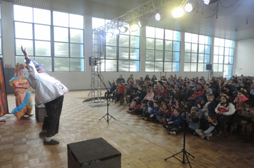 Foto - Parceria entre Administração Municipal e Sesc leva conhecimento aos alunos da rede pública