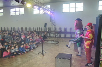 Foto - Parceria entre Administração Municipal e Sesc leva conhecimento aos alunos da rede pública