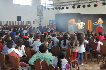 Foto - Parceria entre Administração Municipal e Sesc leva conhecimento aos alunos da rede pública